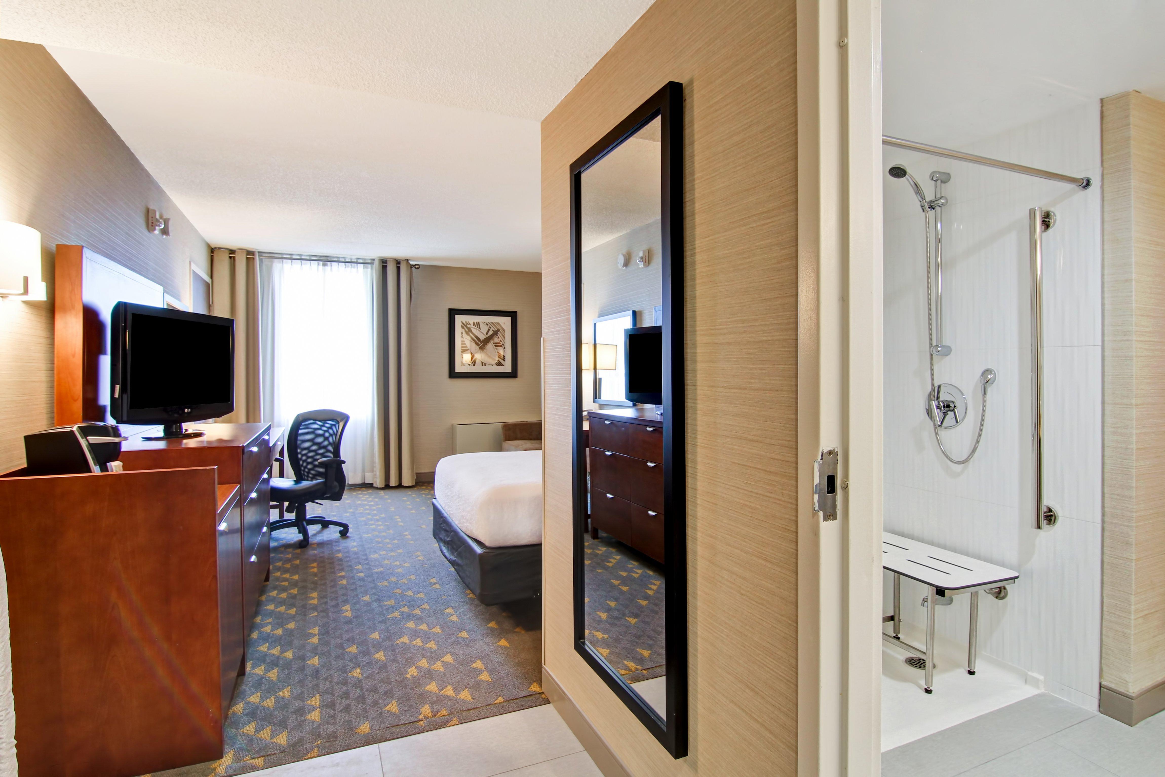 Holiday Inn Oakville Centre By Ihg Exterior photo