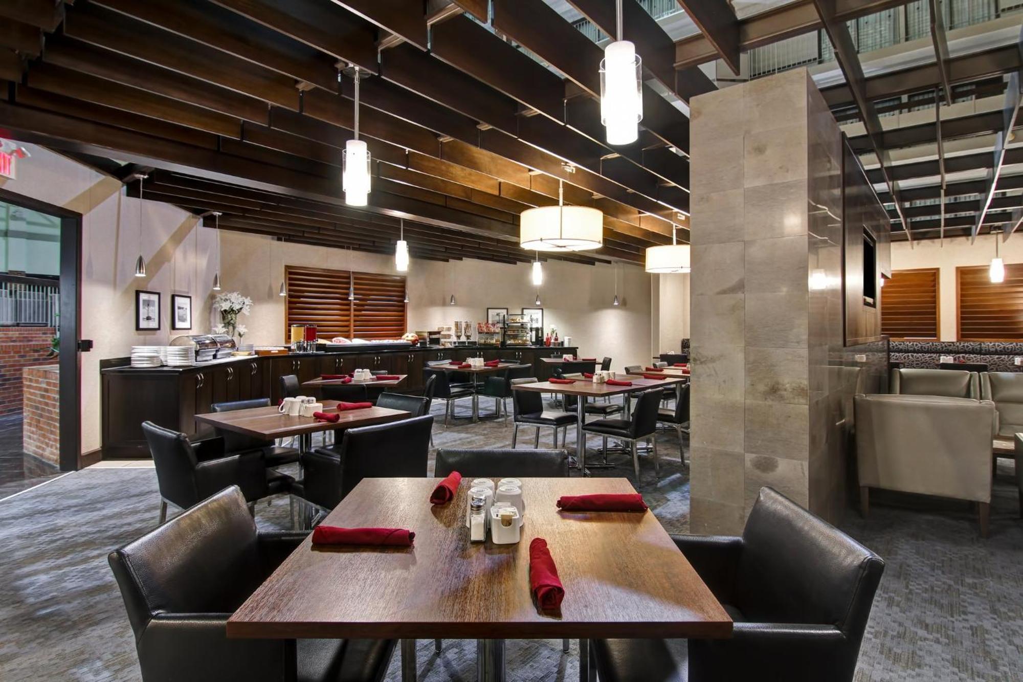 Holiday Inn Oakville Centre By Ihg Exterior photo
